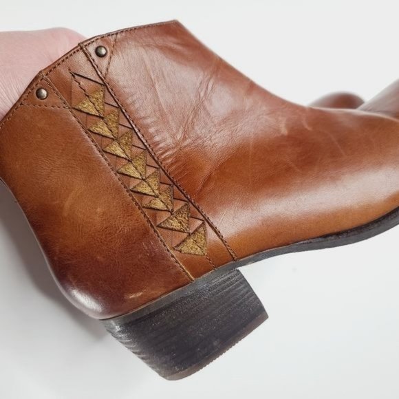 Clarks Maypearl Fawn Leather Light Brown Ankle Western Boot - Picture 8 of 16